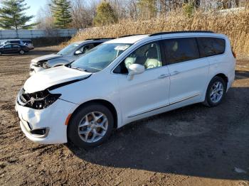  Salvage Chrysler Pacifica