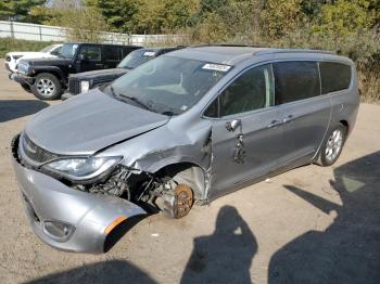  Salvage Chrysler Pacifica