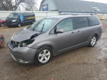  Salvage Toyota Sienna