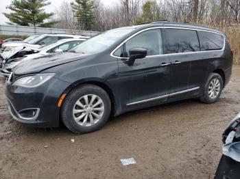  Salvage Chrysler Pacifica