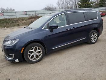  Salvage Chrysler Pacifica