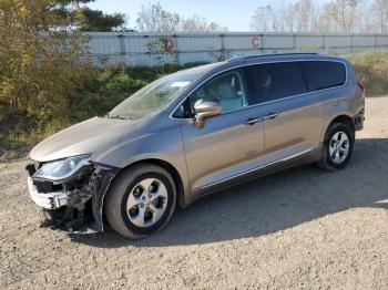  Salvage Chrysler Pacifica