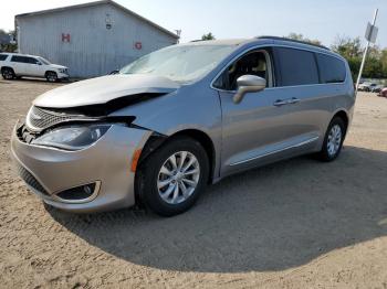  Salvage Chrysler Pacifica