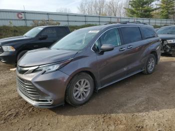  Salvage Toyota Sienna