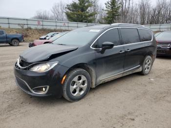  Salvage Chrysler Pacifica