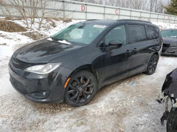  Salvage Chrysler Pacifica