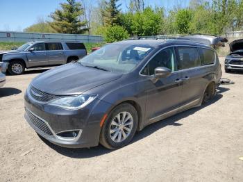  Salvage Chrysler Pacifica