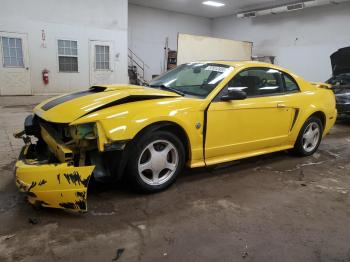  Salvage Ford Mustang