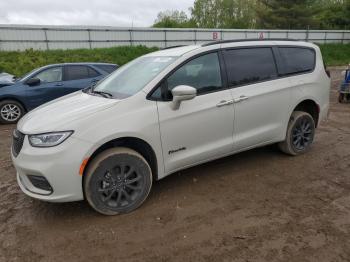  Salvage Chrysler Pacifica