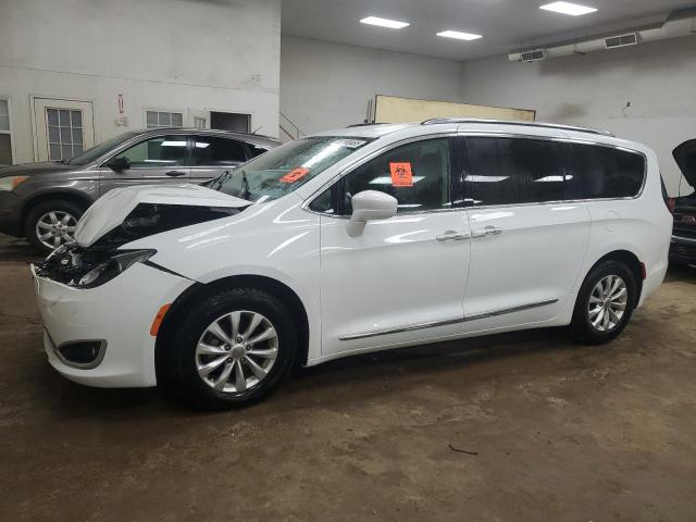  Salvage Chrysler Pacifica