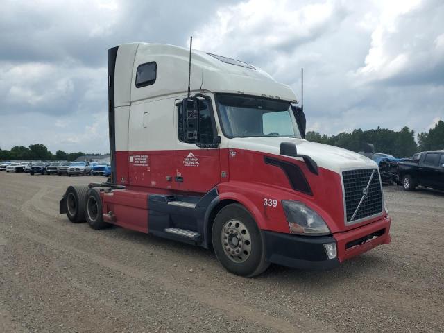  Salvage Volvo Vn