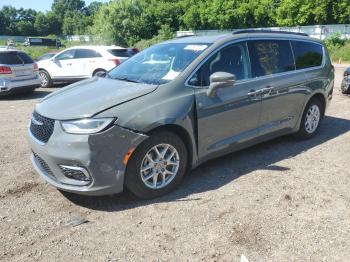  Salvage Chrysler Pacifica