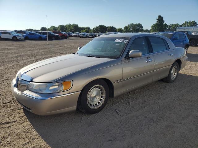  Salvage Lincoln Towncar