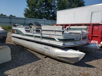  Salvage Sun Tracker Boat