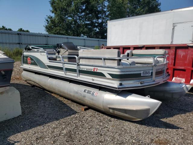  Salvage Sun Tracker Boat
