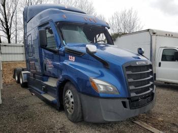  Salvage Freightliner Cascadia 1