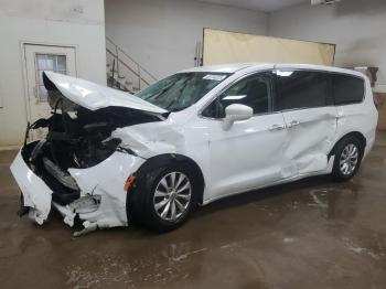  Salvage Chrysler Pacifica
