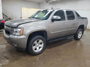  Salvage Chevrolet Avalanche