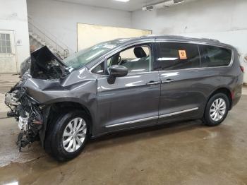  Salvage Chrysler Pacifica