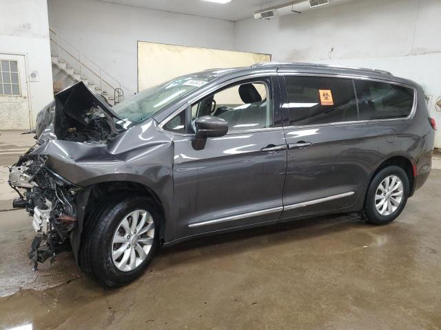  Salvage Chrysler Pacifica