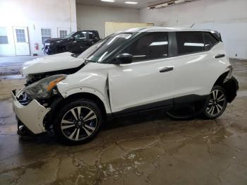  Salvage Nissan Kicks