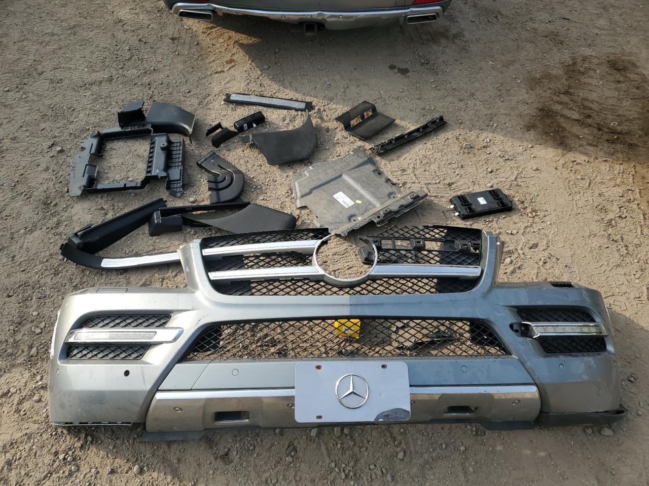 Mercedes-Benz G-Class 450 4matic Image 11