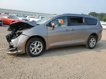  Salvage Chrysler Pacifica