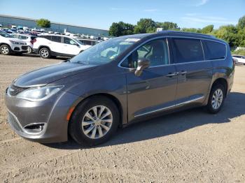  Salvage Chrysler Pacifica