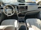 Toyota Sienna Le Image 2