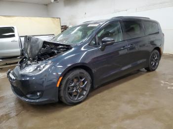  Salvage Chrysler Pacifica