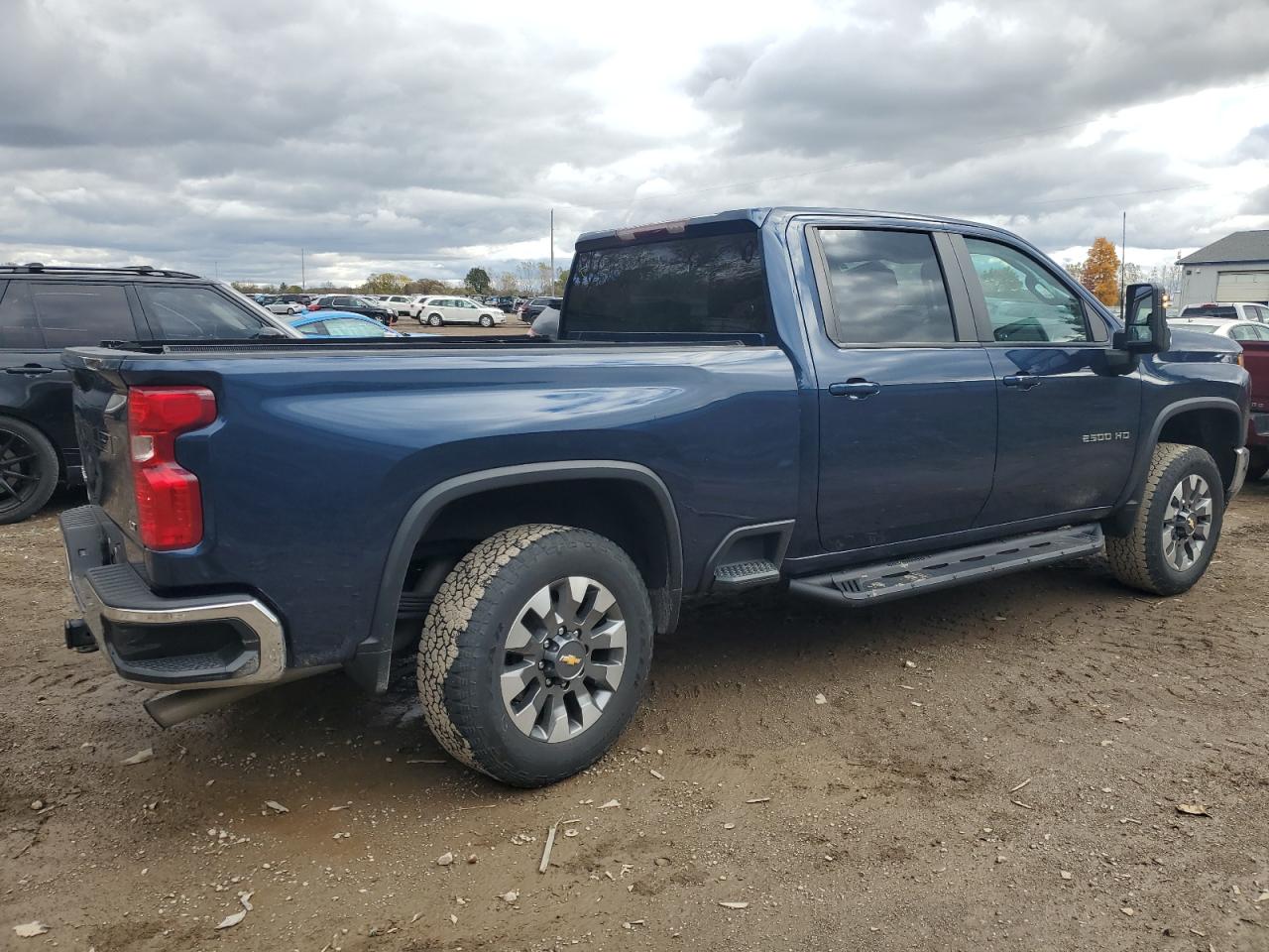 Chevrolet Silverado K2500 Heavy Duty Lt Image 3