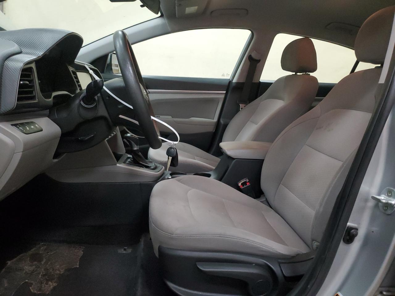 Hyundai ELANTRA Sel Image 2