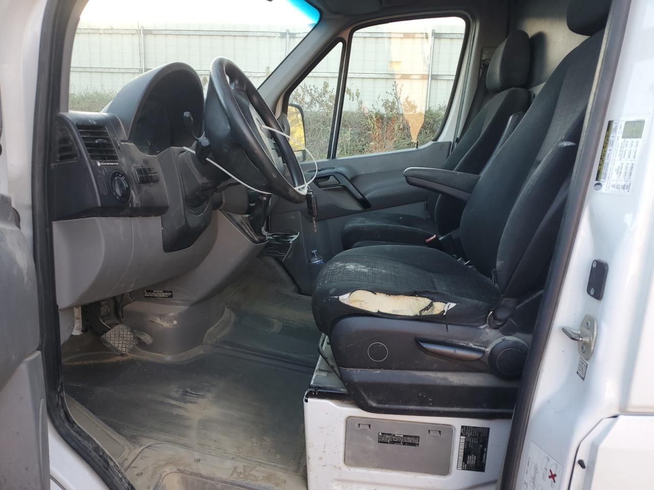 Mercedes-Benz Sprinter 2500 Image 12