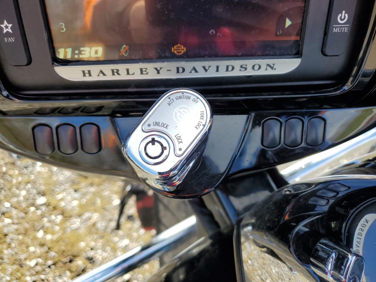 Harley-Davidson Fl Street Glide Special Image 7