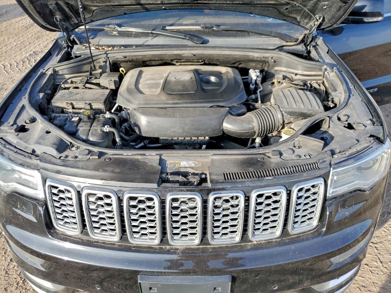 Jeep Grand Cherokee Summit Image 11