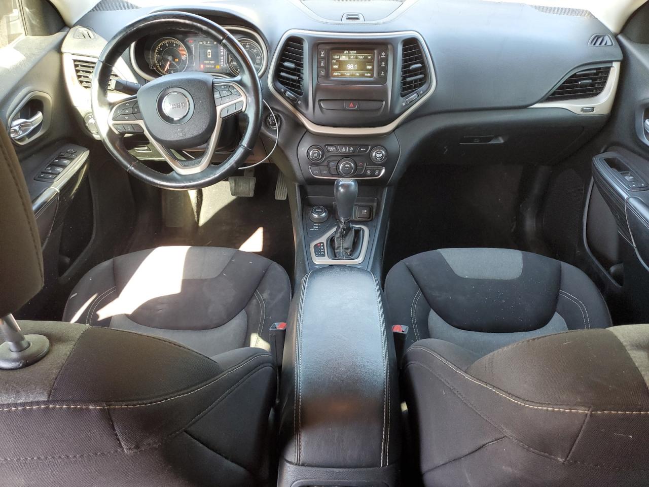 Jeep Grand Cherokee Sport Image 11