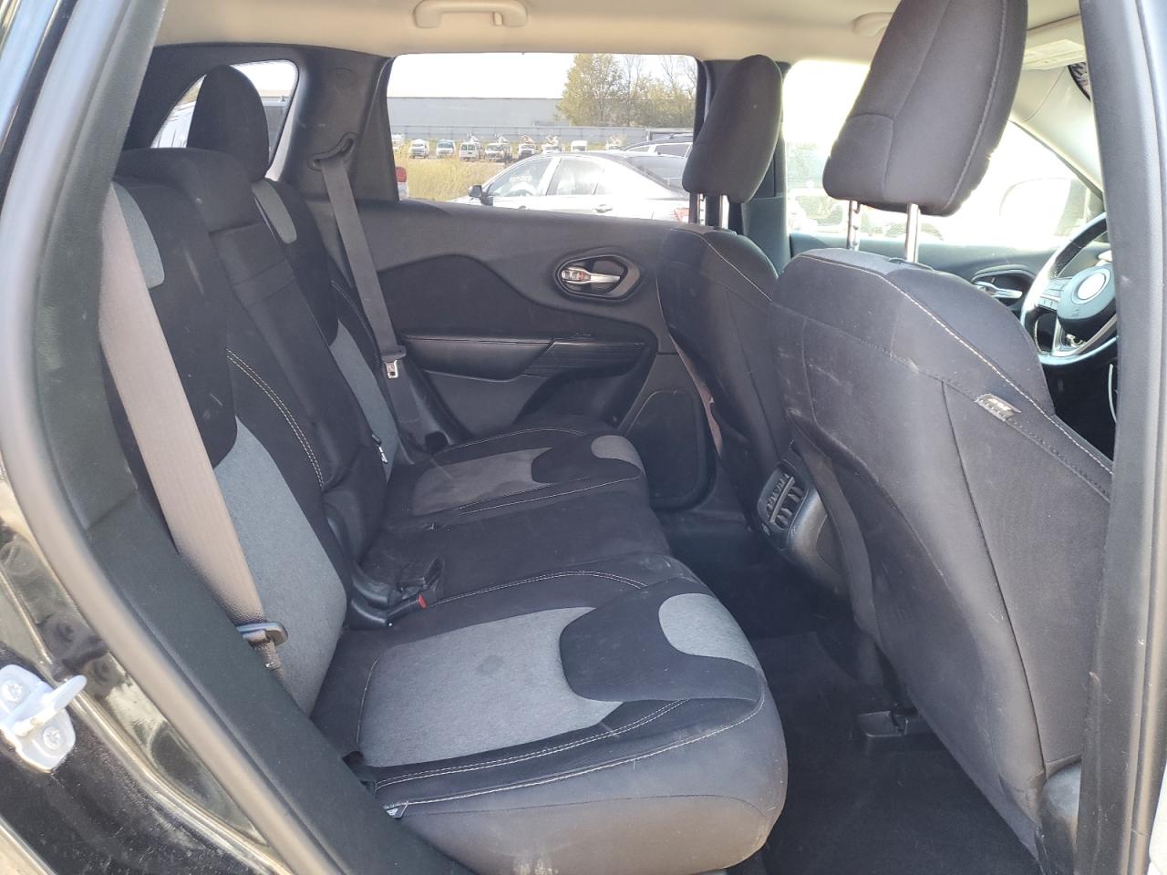 Jeep Grand Cherokee Sport Image 8