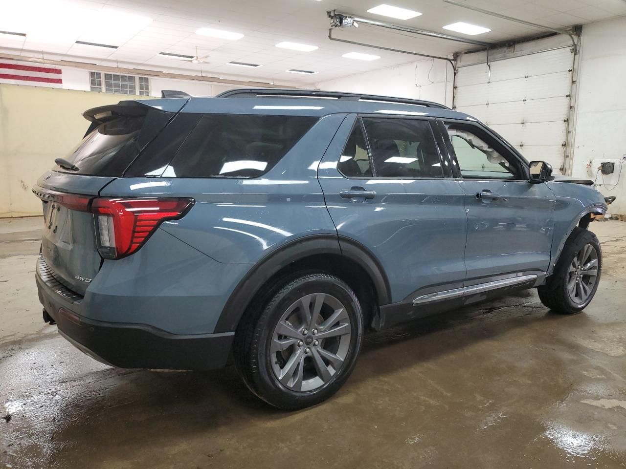 Ford Explorer Active Image 2