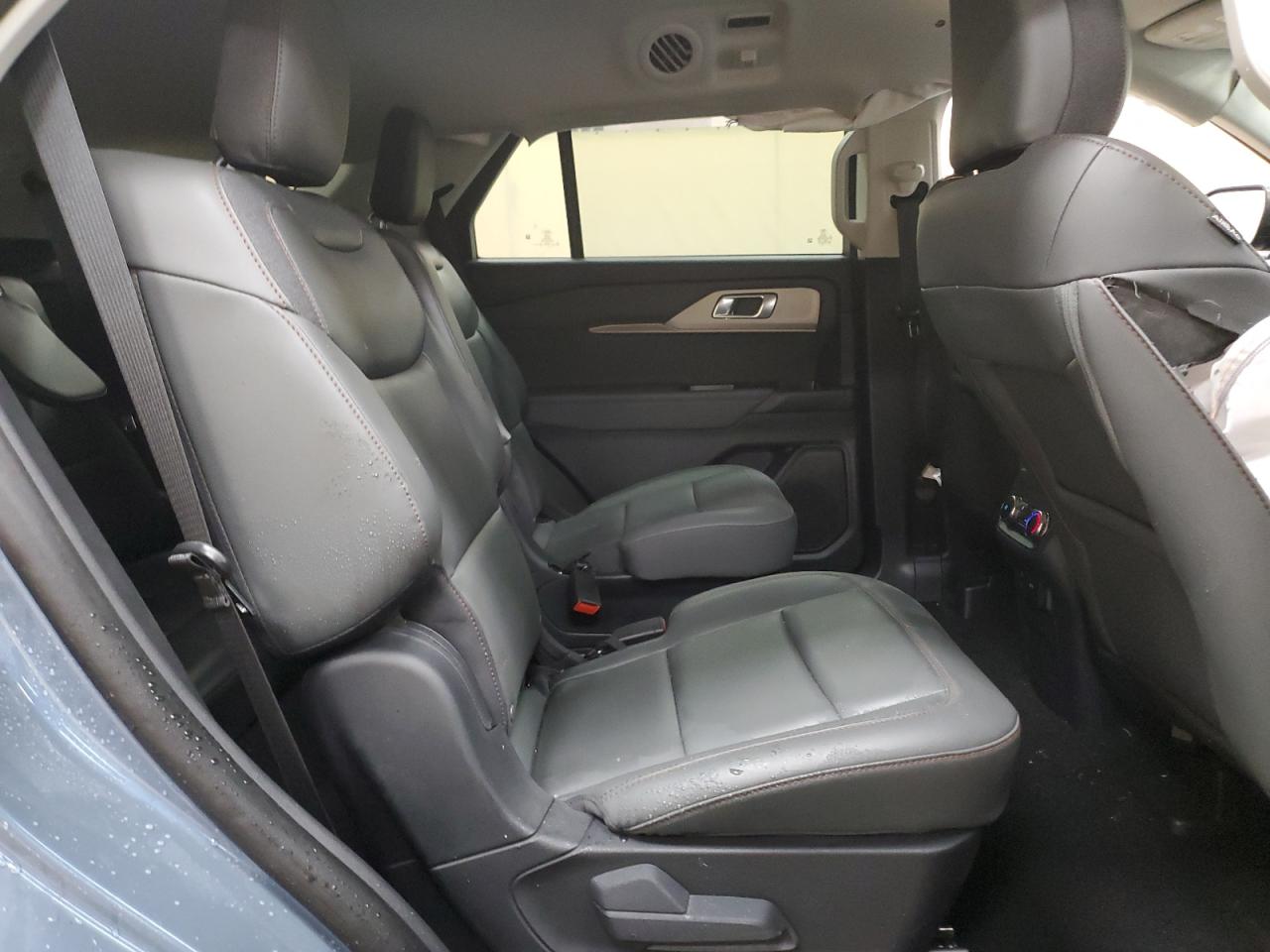 Ford Explorer Active Image 12