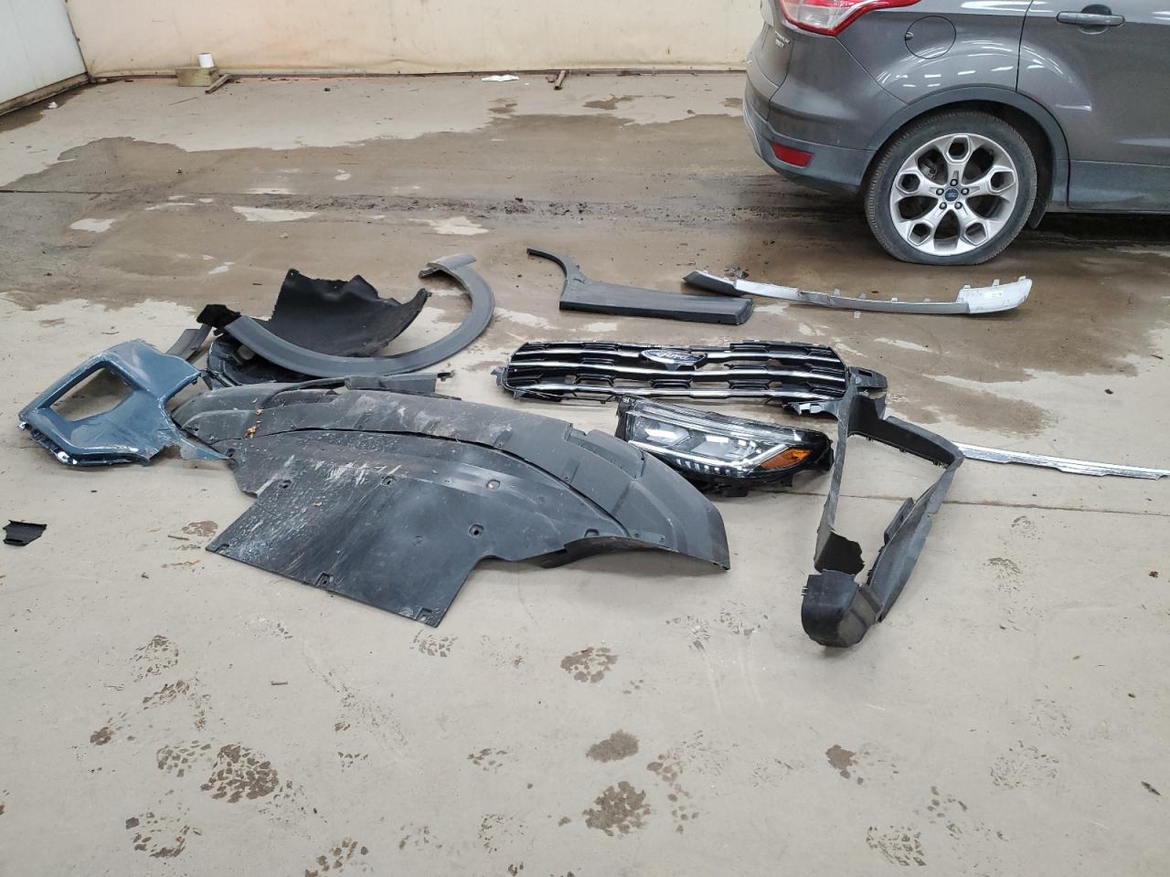 Ford Explorer Active Image 14