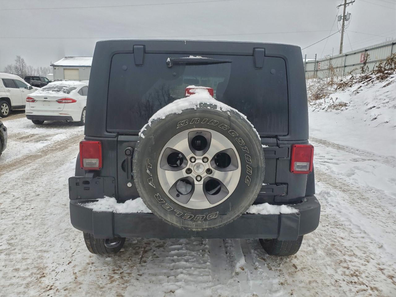 Jeep Wrangler Sahara Image 4