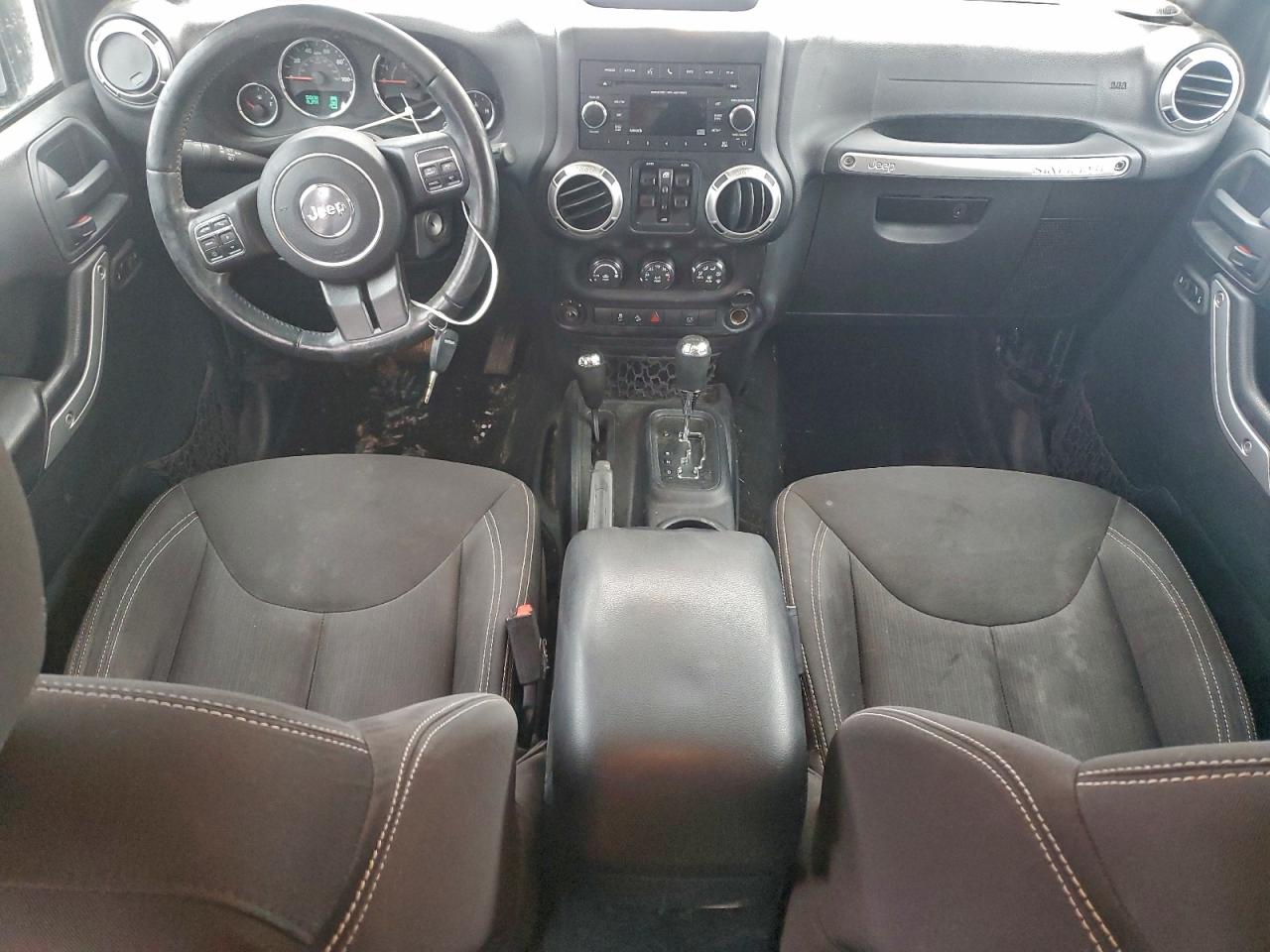 Jeep Wrangler Sahara Image 8