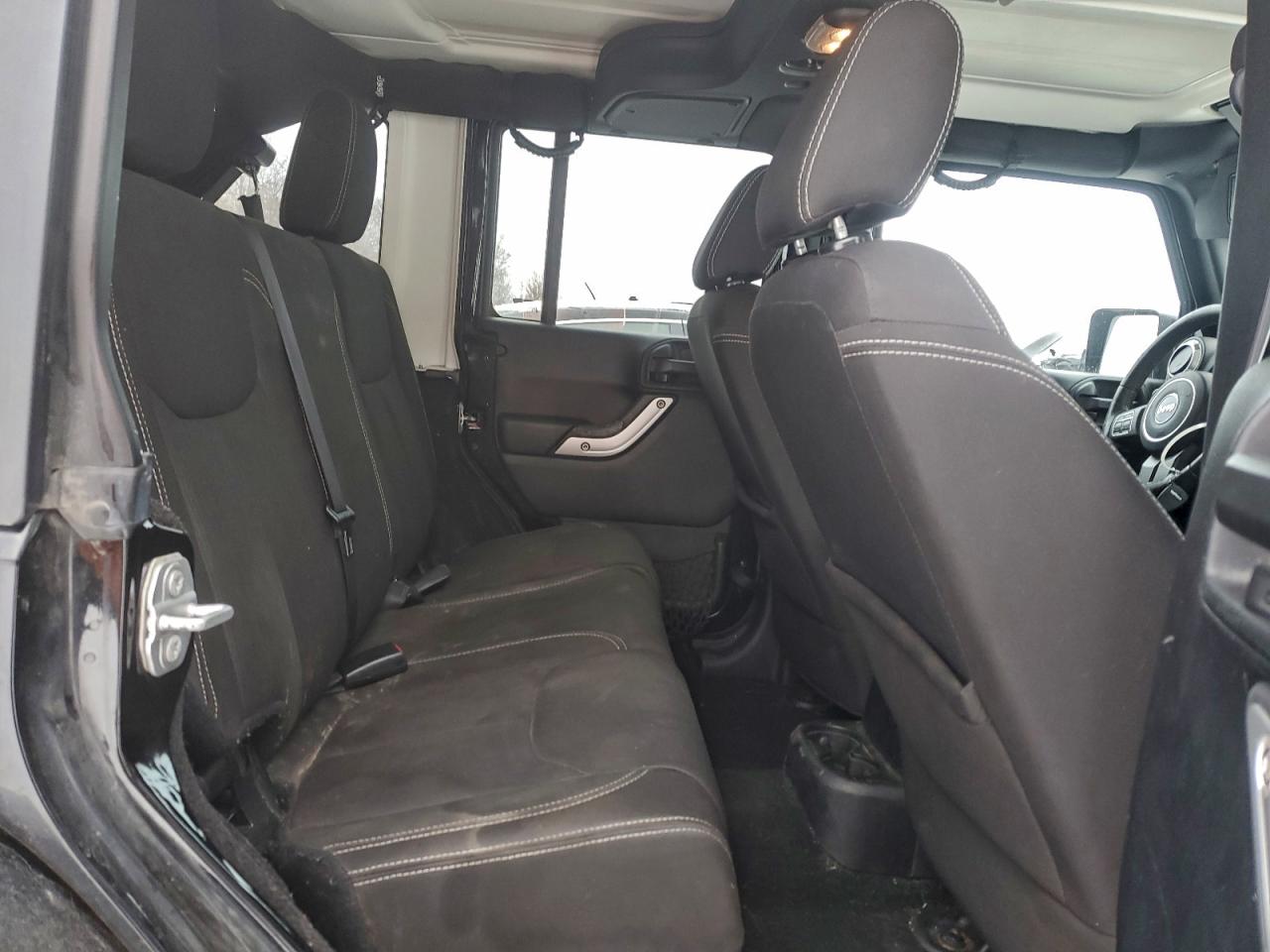 Jeep Wrangler Sahara Image 9