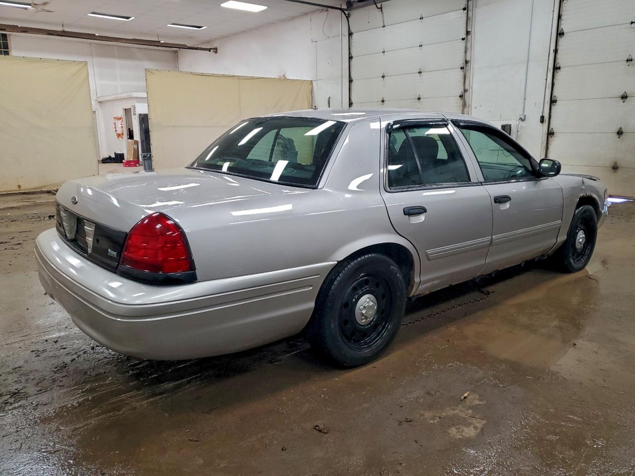 Ford Crown Vic Police Interceptor Image 2