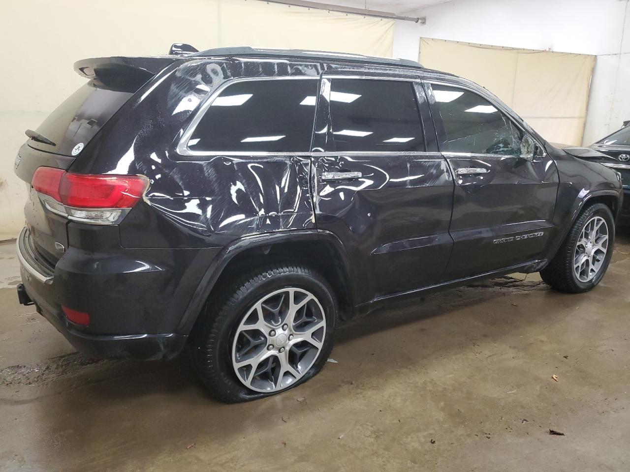 Jeep Grand Cherokee Overland Image 3