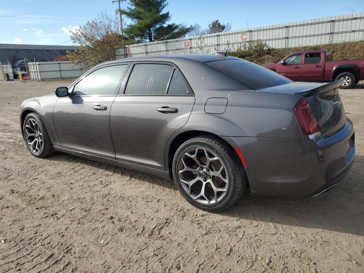 Chrysler 300 S Image 6