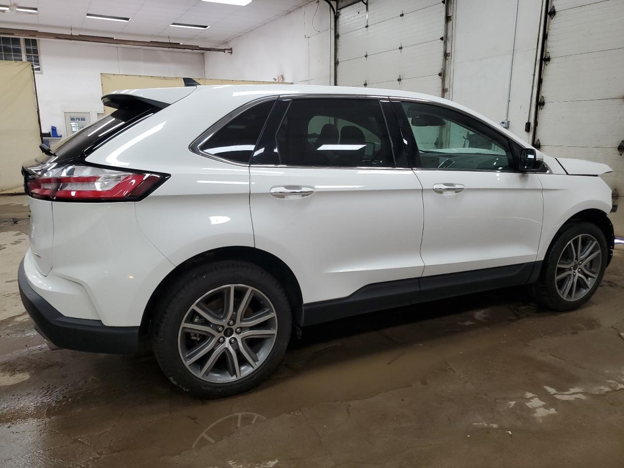 Ford Edge Titanium Image 3