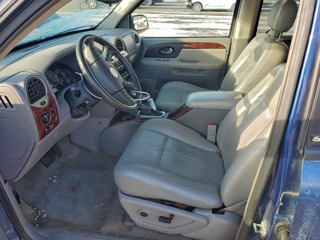 GMC Envoy Image 2