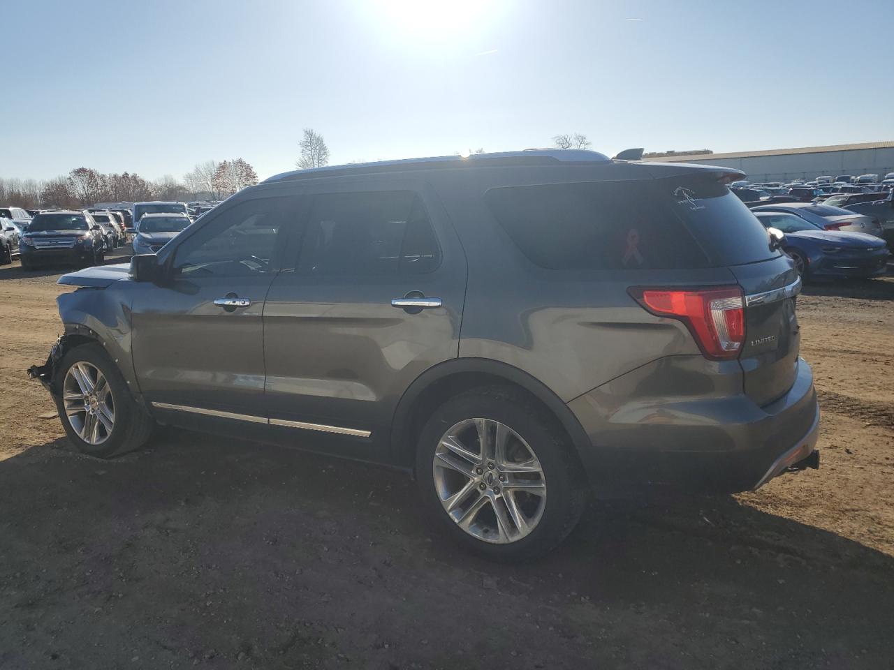 Ford Explorer Limited Image 3