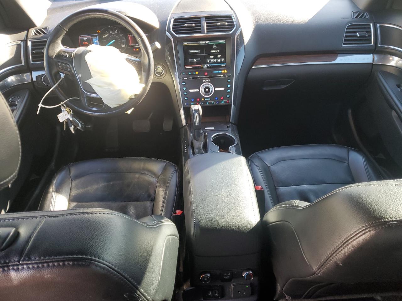 Ford Explorer Limited Image 4